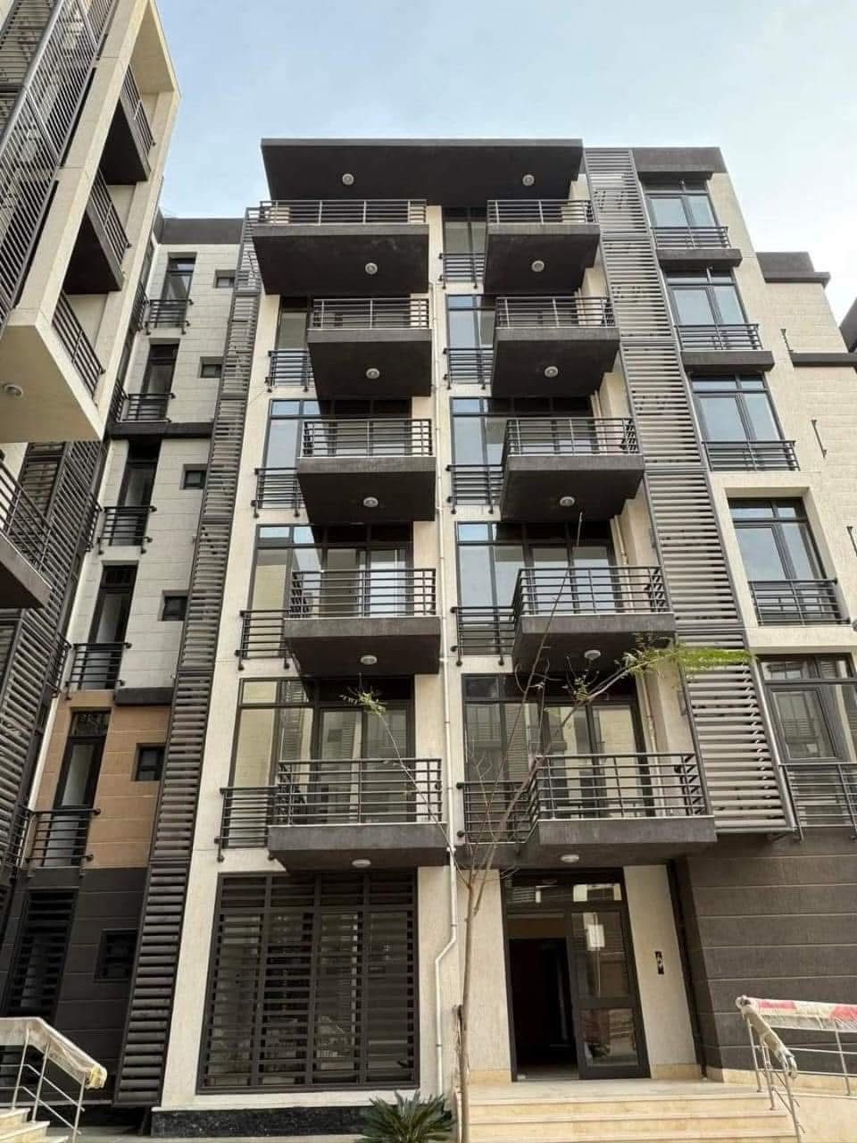 شقة في مدينتي 77 م2 للبيع تقسيط استلام فوري بمقدم 3,300,000 ج 